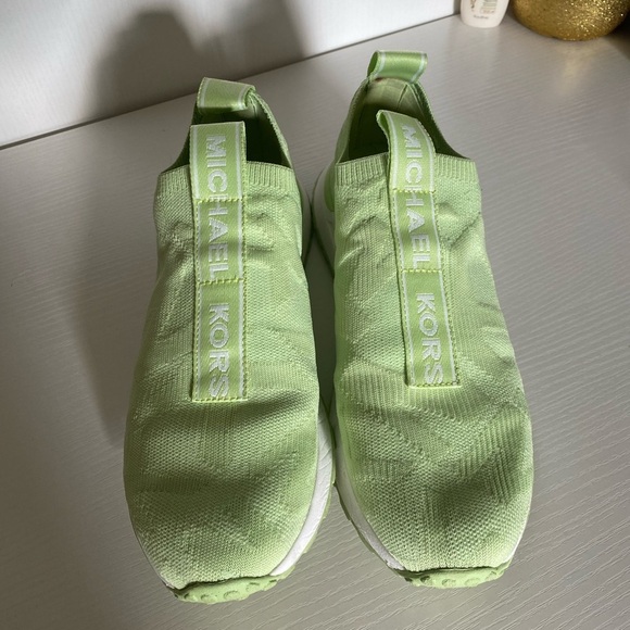 Michael Kors Bodie slip on aloe color size 8.5 - Picture 1 of 6